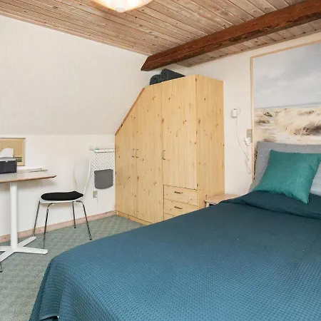 11 Person In R Sk Bing Hotel 4*