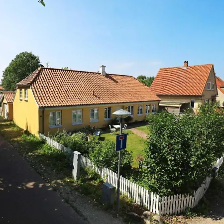 11 Person In R Sk Bing Hotel Ærøskøbing