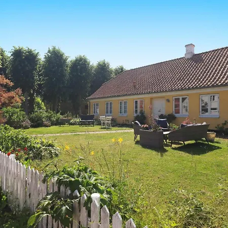 11 Person In R Sk Bing Hotel Ærøskøbing