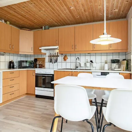 11 Person In R Sk Bing Hotel Ærøskøbing