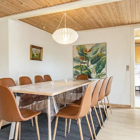 11 Person In R Sk Bing Hotel 4*